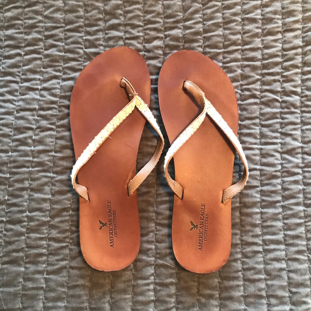 AMERICAN EAGLE flip flops